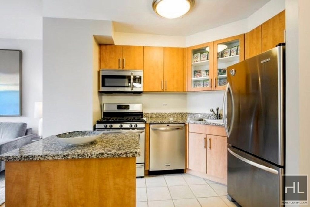 6th Avenue - Photo 3