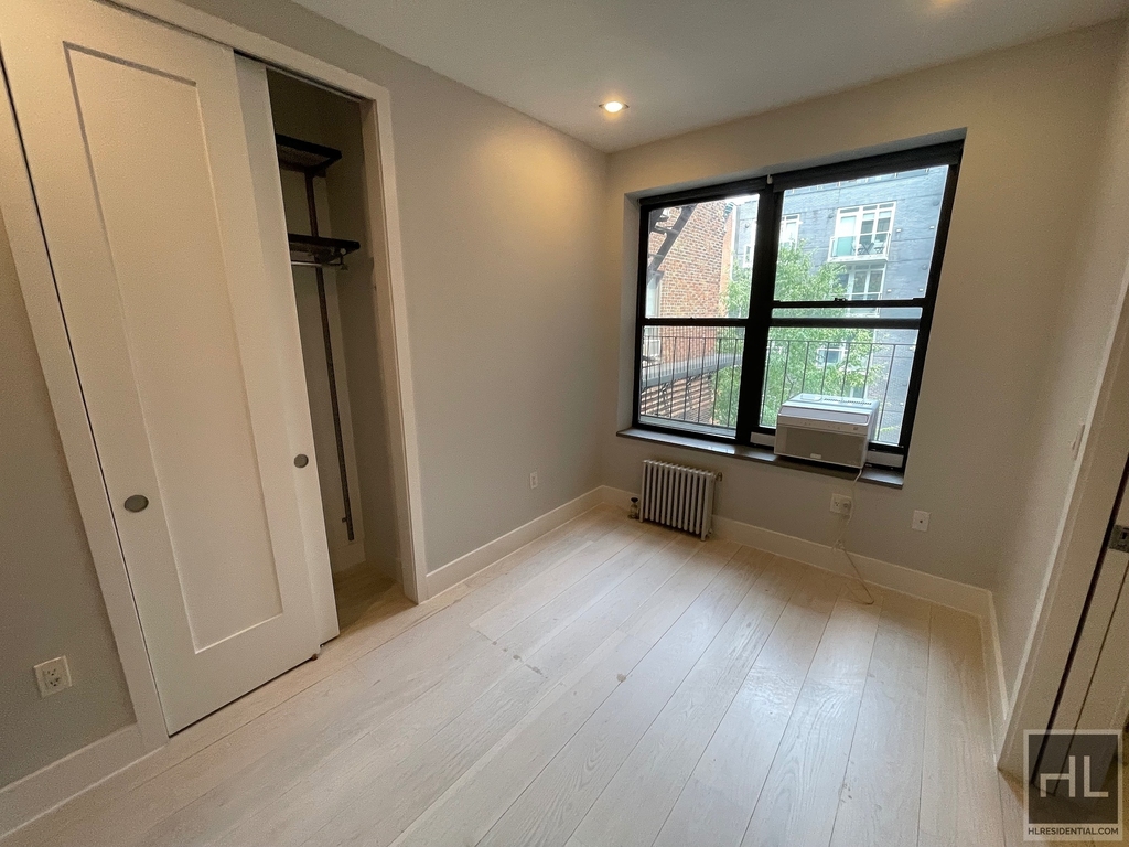 Stanton Street - Photo 1
