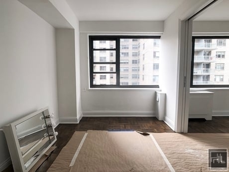 East 56 Street - Photo 0