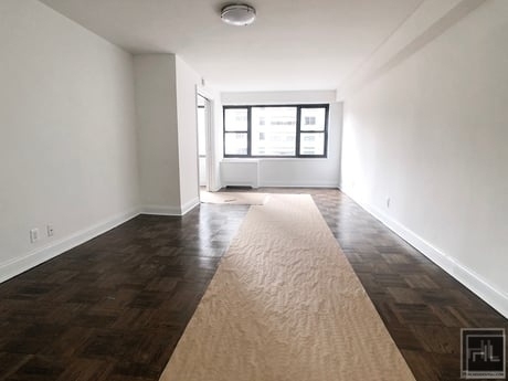 East 56 Street - Photo 4