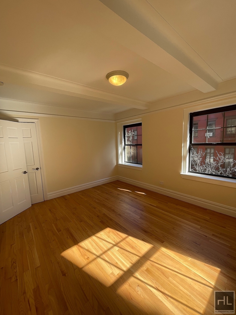Christopher St - Photo 2
