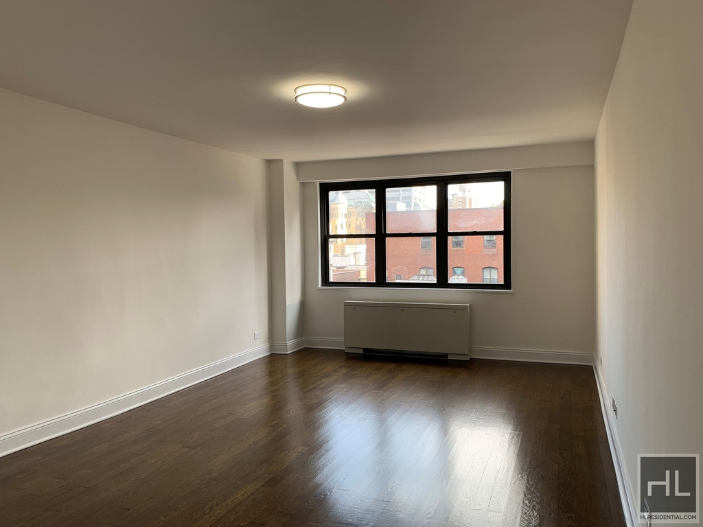 E 16 St - Photo 0