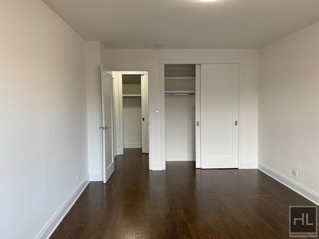 E 16 St - Photo 2