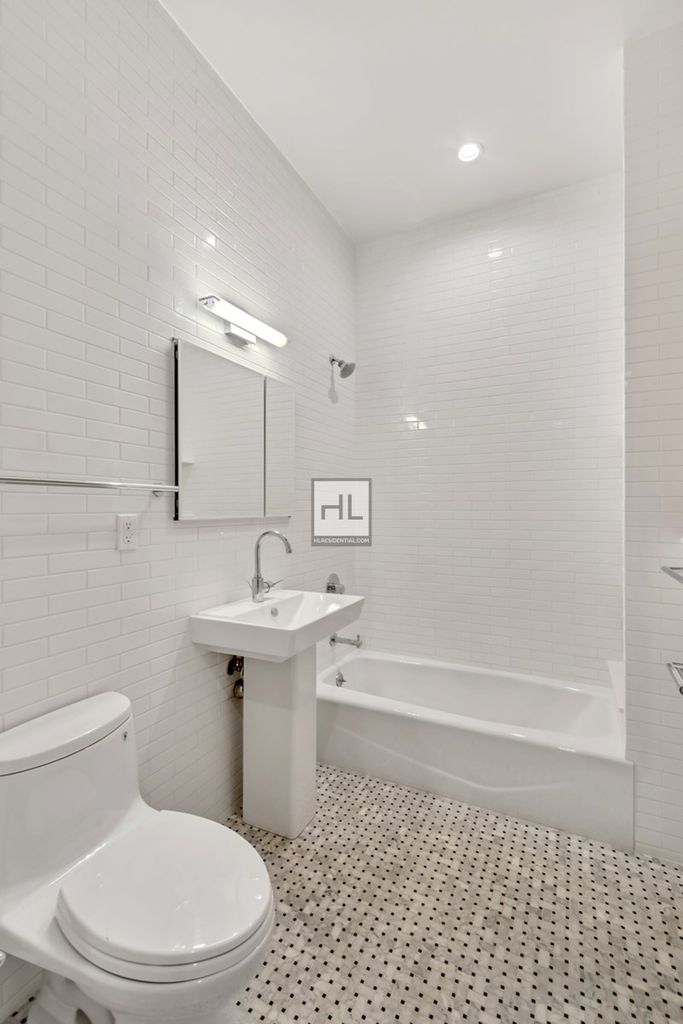 Madison Avenue - Photo 2