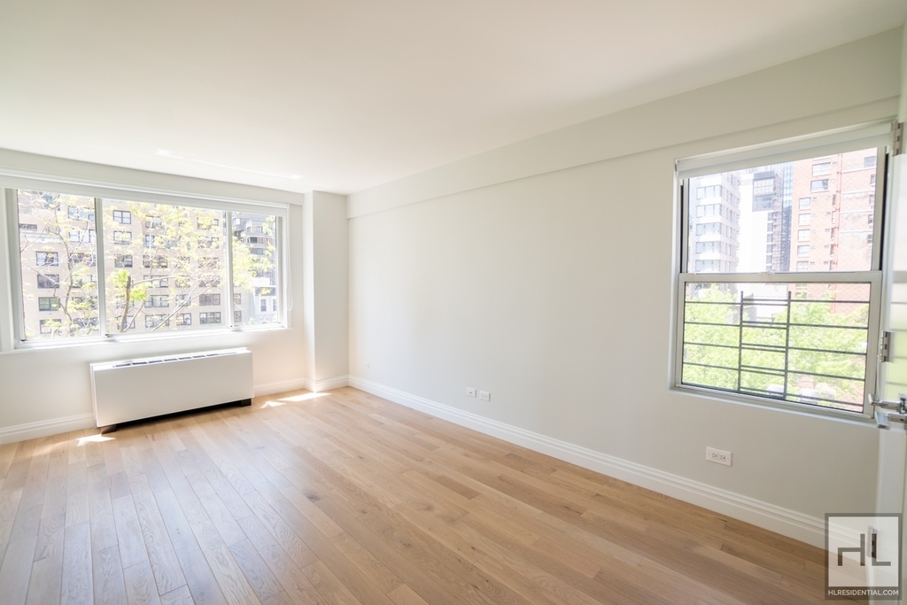 East 51st Street - Photo 0