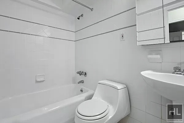 East 51st Street - Photo 4