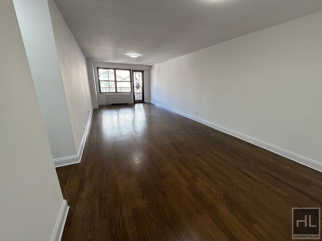 E 82 St - Photo 1