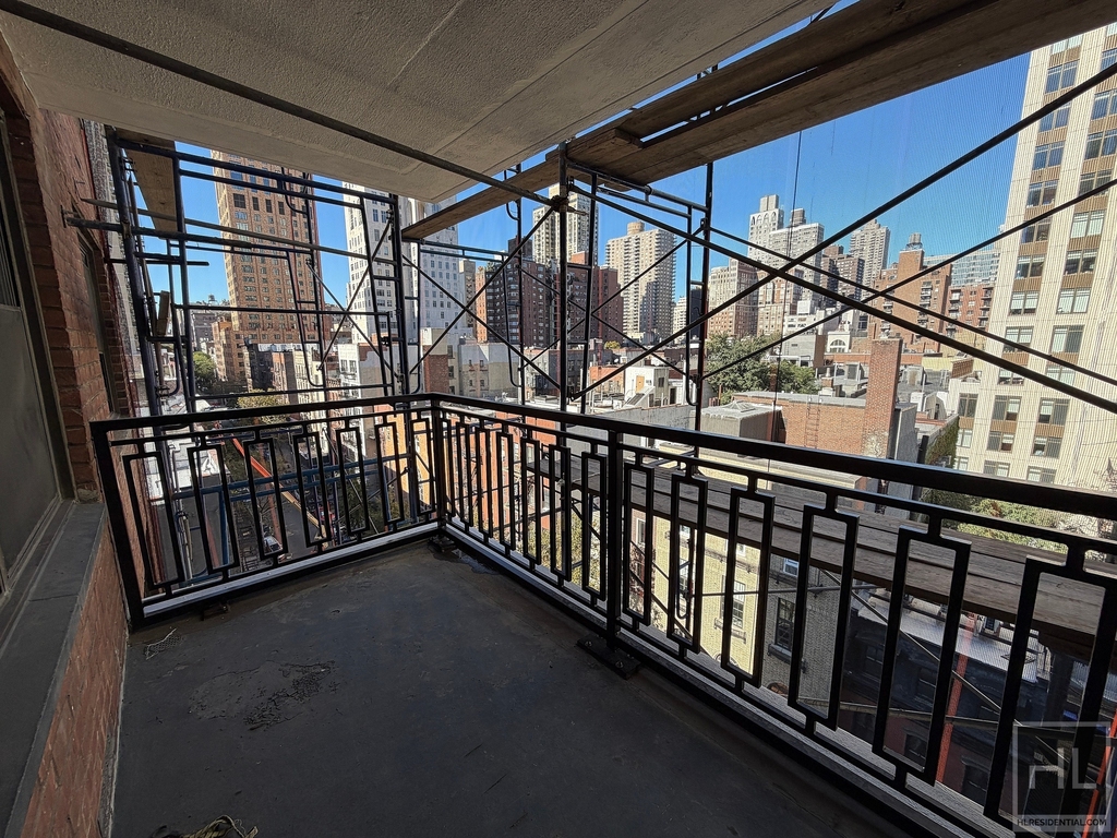 E 82 St - Photo 6