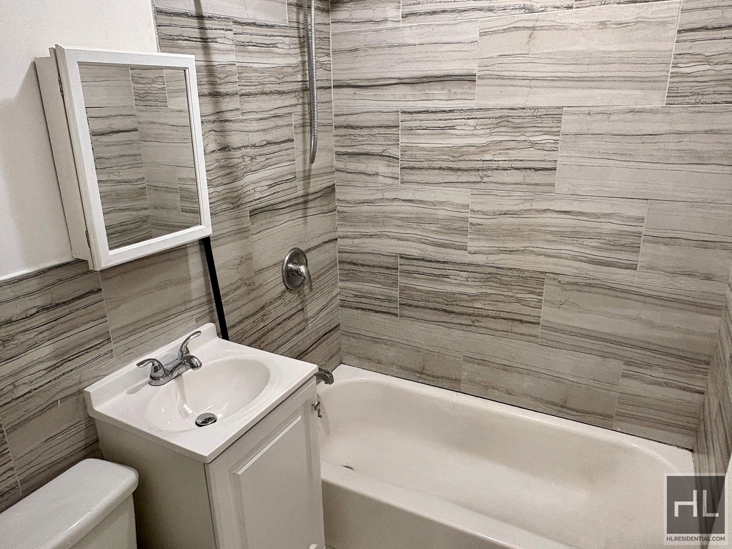 Longfellow Avenue - Photo 8