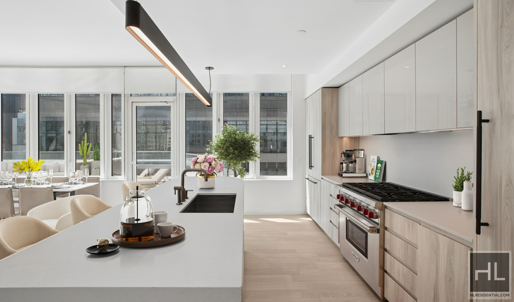 West 60th Street - Photo 3