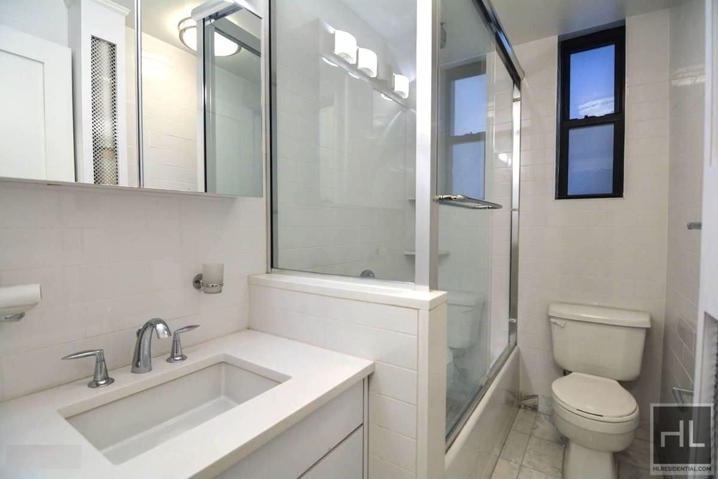 West 68 Street - Photo 3