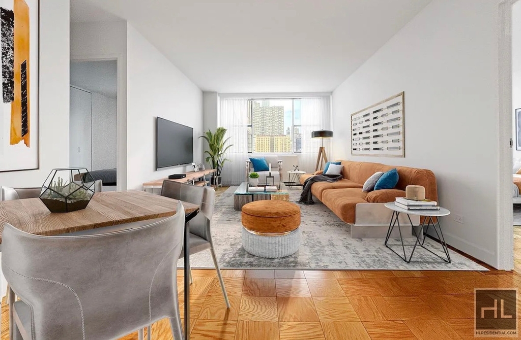 East 75th Street - Photo 3