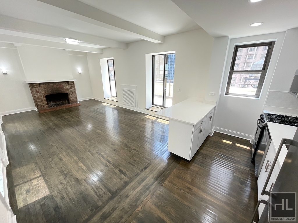 West 55 Street - Photo 0