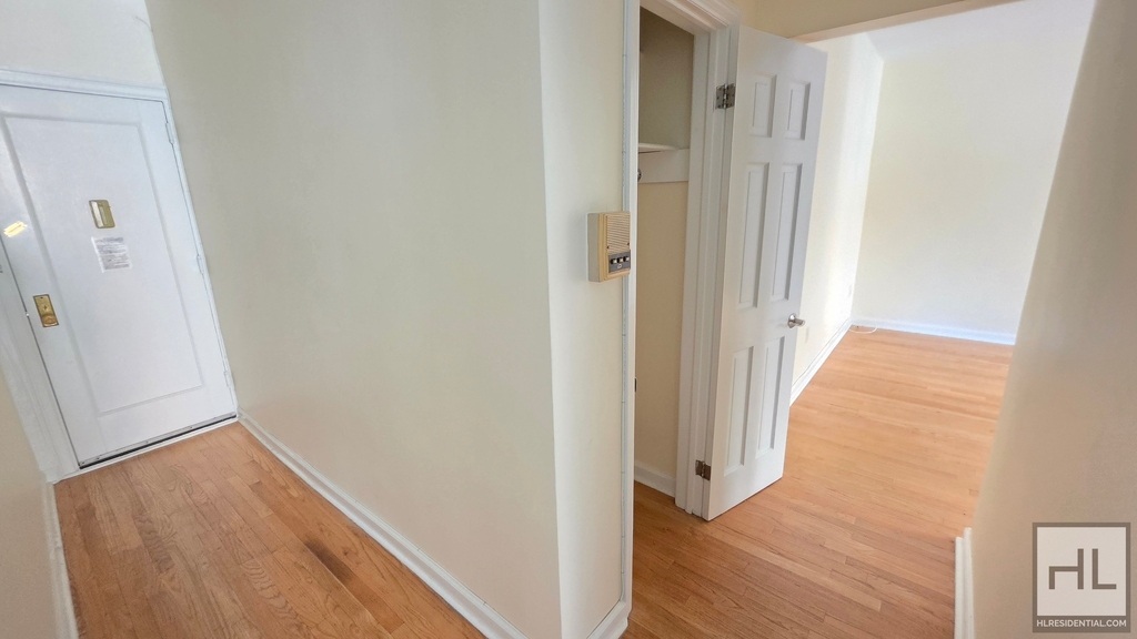 West 10th Street - Photo 2