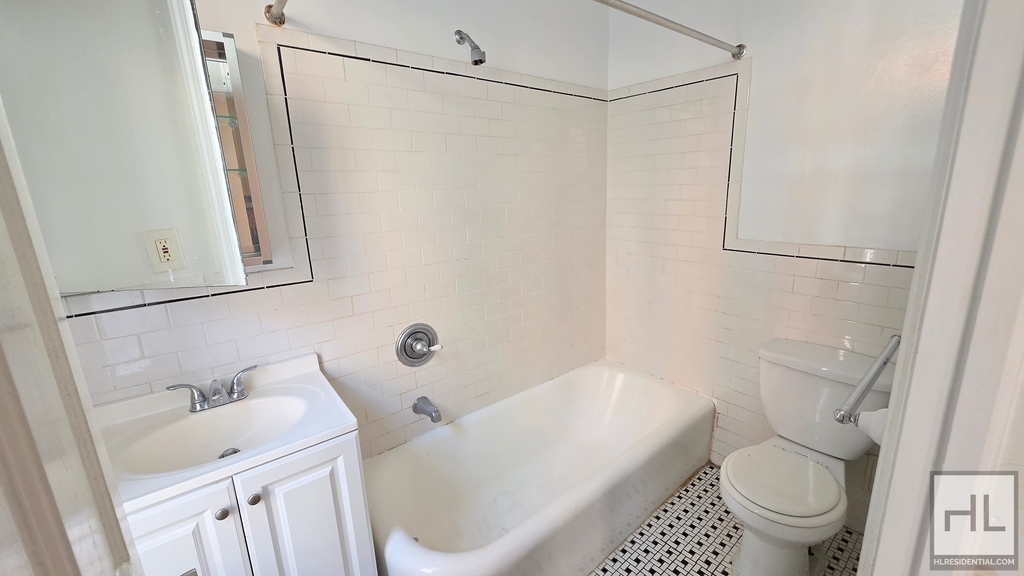 West 10th Street - Photo 3
