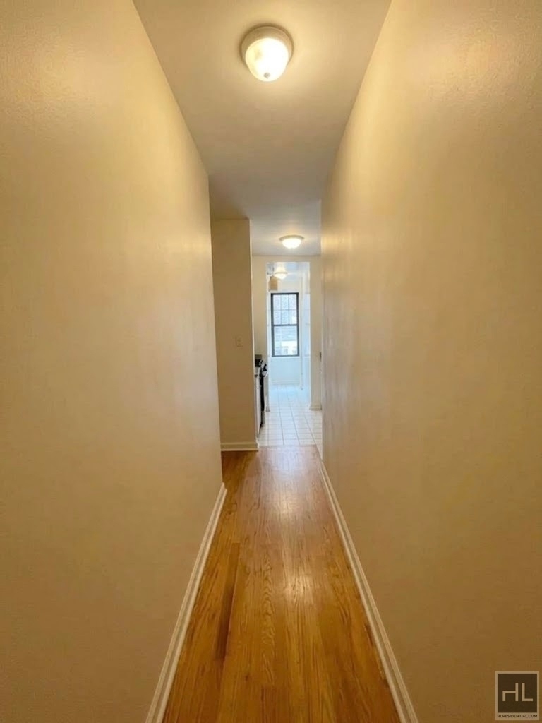 West 10th Street - Photo 5