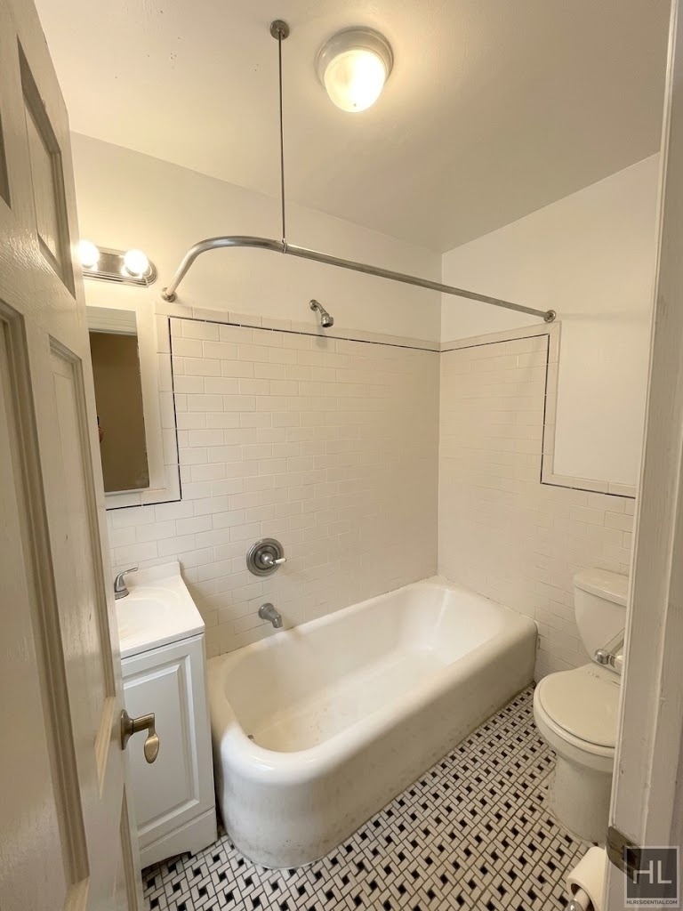 West 10th Street - Photo 8
