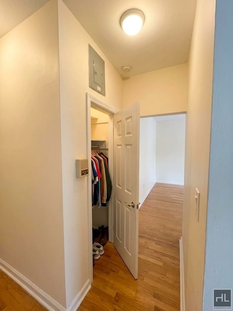 West 10th Street - Photo 6