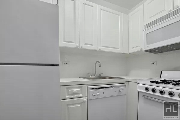 East 51st Street - Photo 2