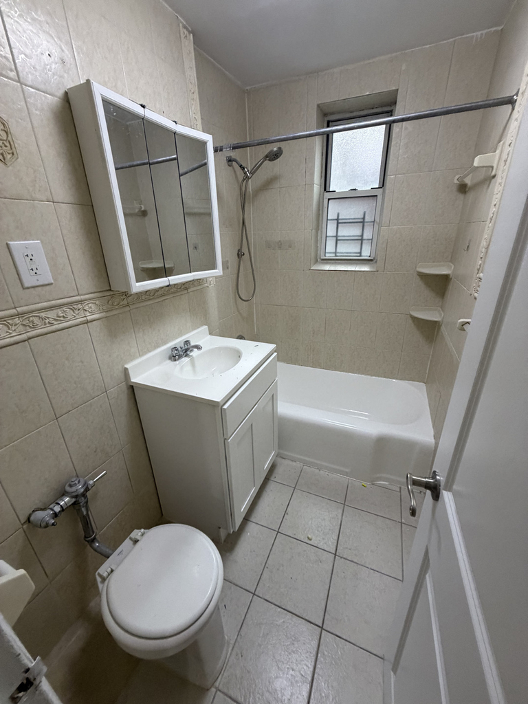 143-9 Barclay Avenue - Photo 6