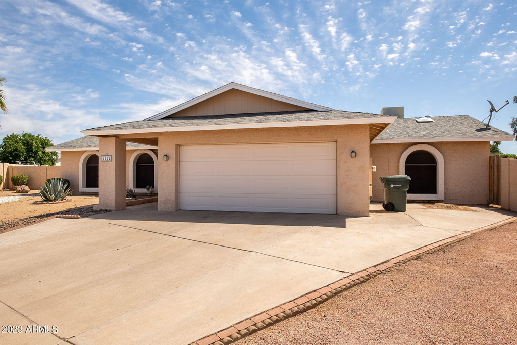 4662 W Kings Avenue - Photo 1