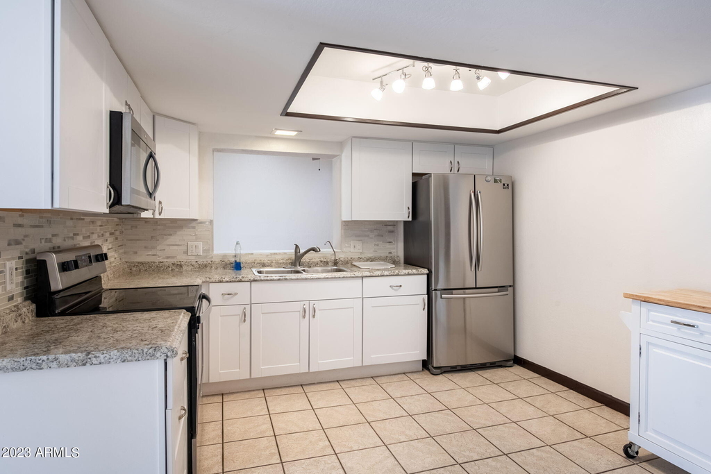 4662 W Kings Avenue - Photo 11