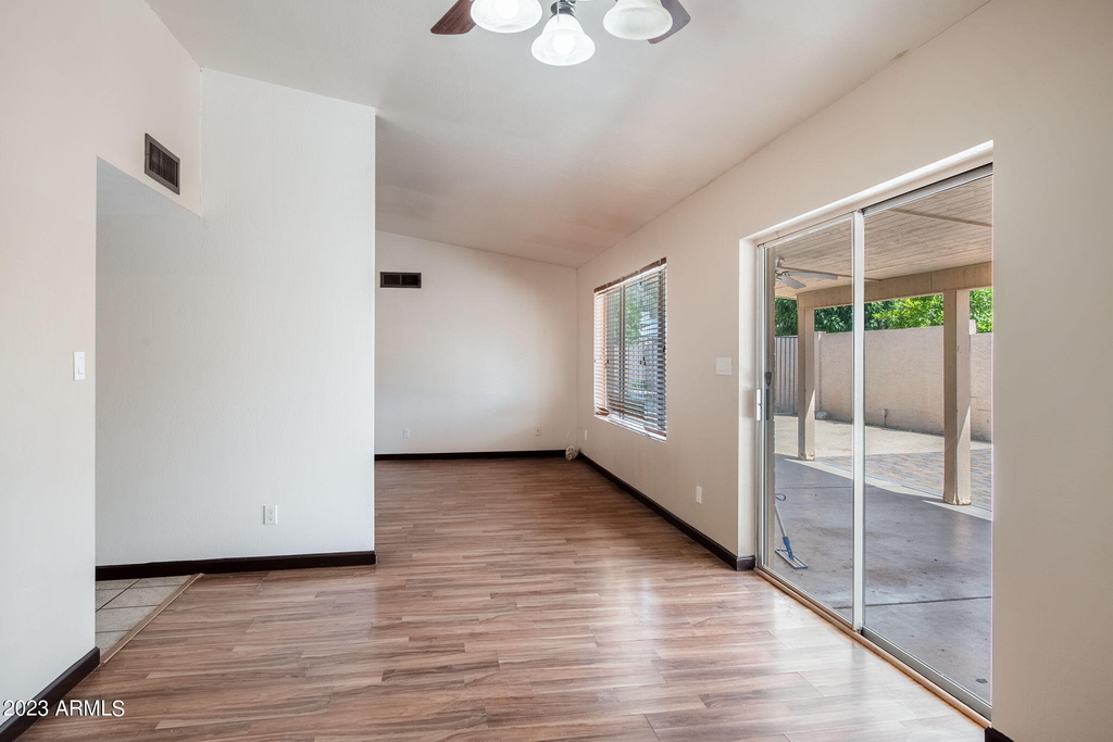 4662 W Kings Avenue - Photo 8