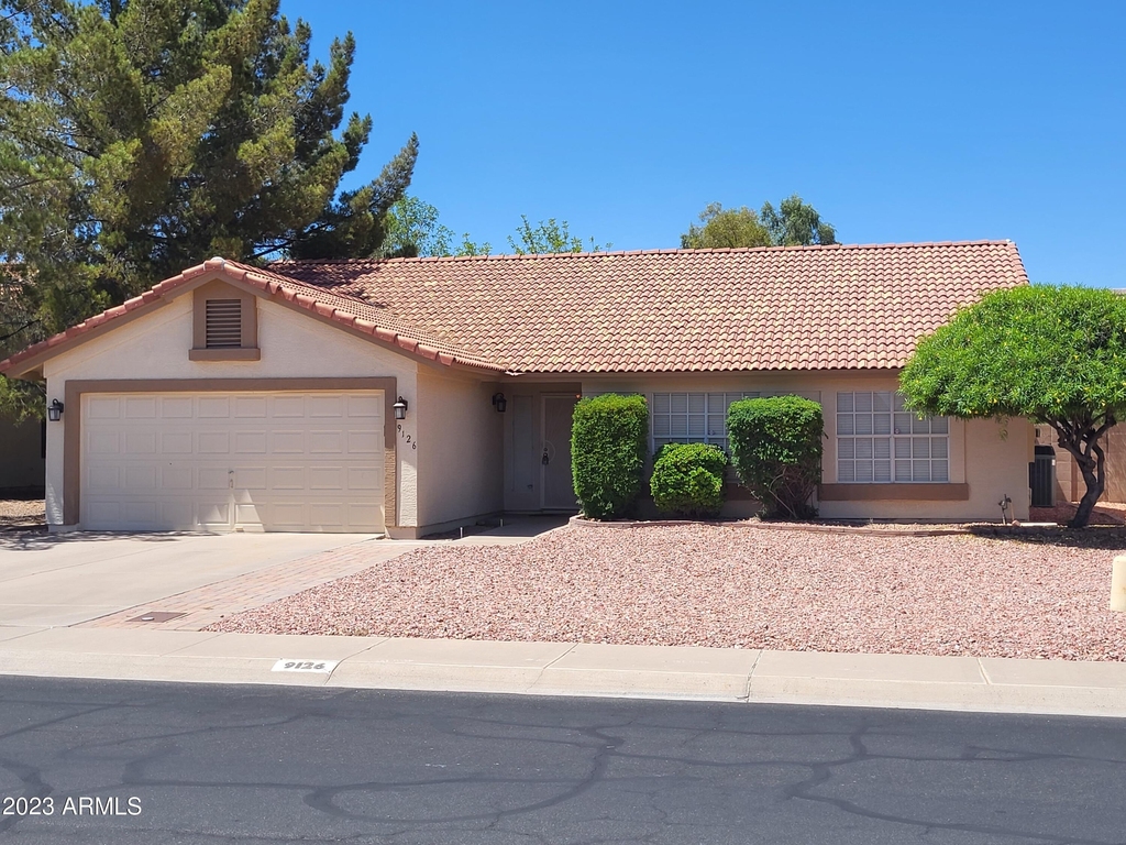 9126 W Maui Lane - Photo 0