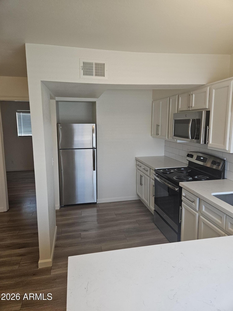 1330 E Highland Avenue - Photo 8