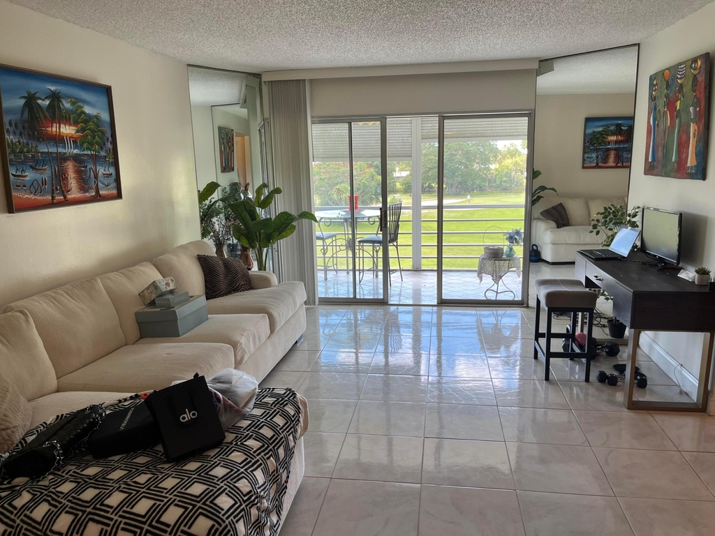 3871 Via Poinciana - Photo 0