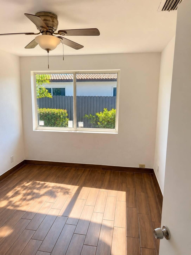 904 Ne 12th - Photo 3