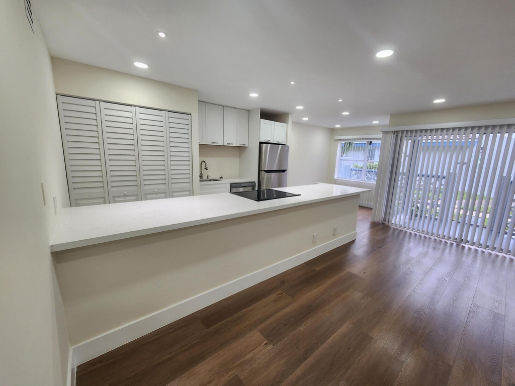 2011 Nw 46th Avenue - Photo 2