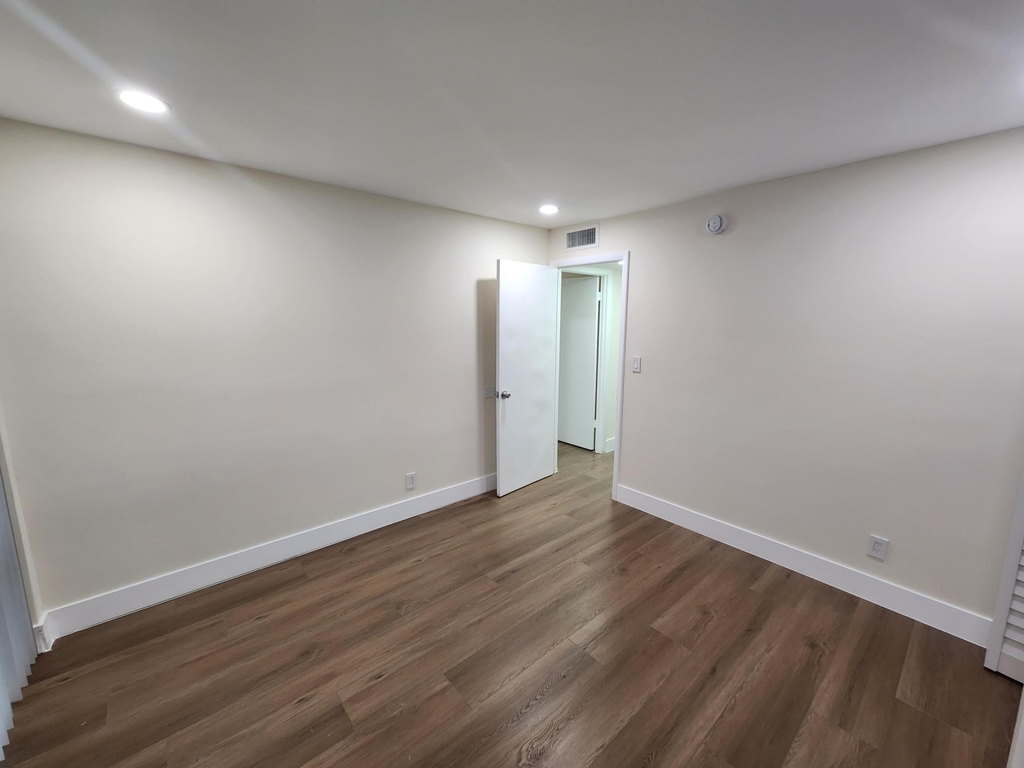 2011 Nw 46th Avenue - Photo 10
