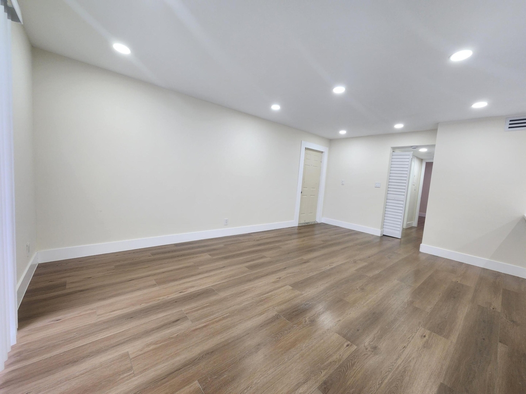 2011 Nw 46th Avenue - Photo 3