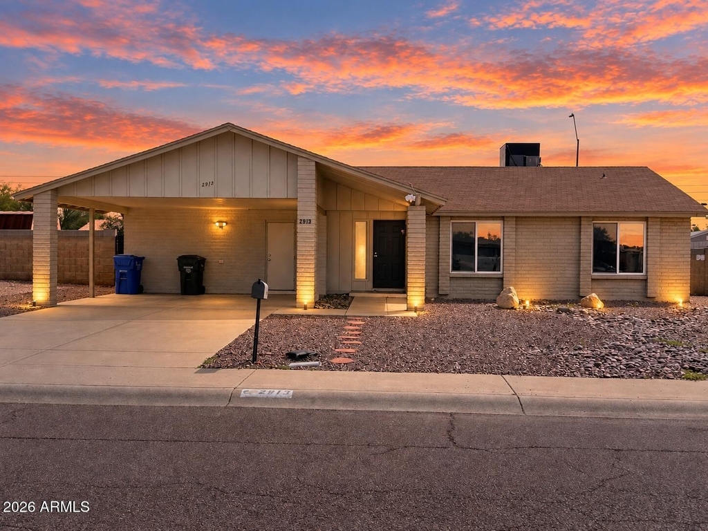 2913 W Woodridge Drive - Photo 0