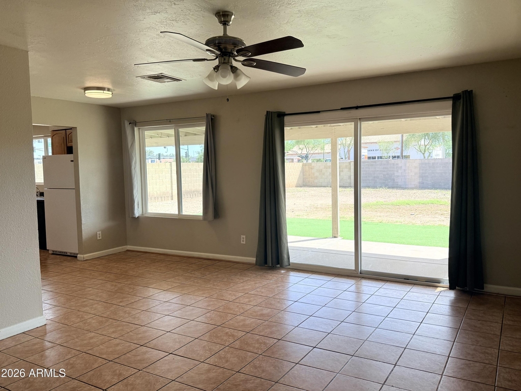 2913 W Woodridge Drive - Photo 3