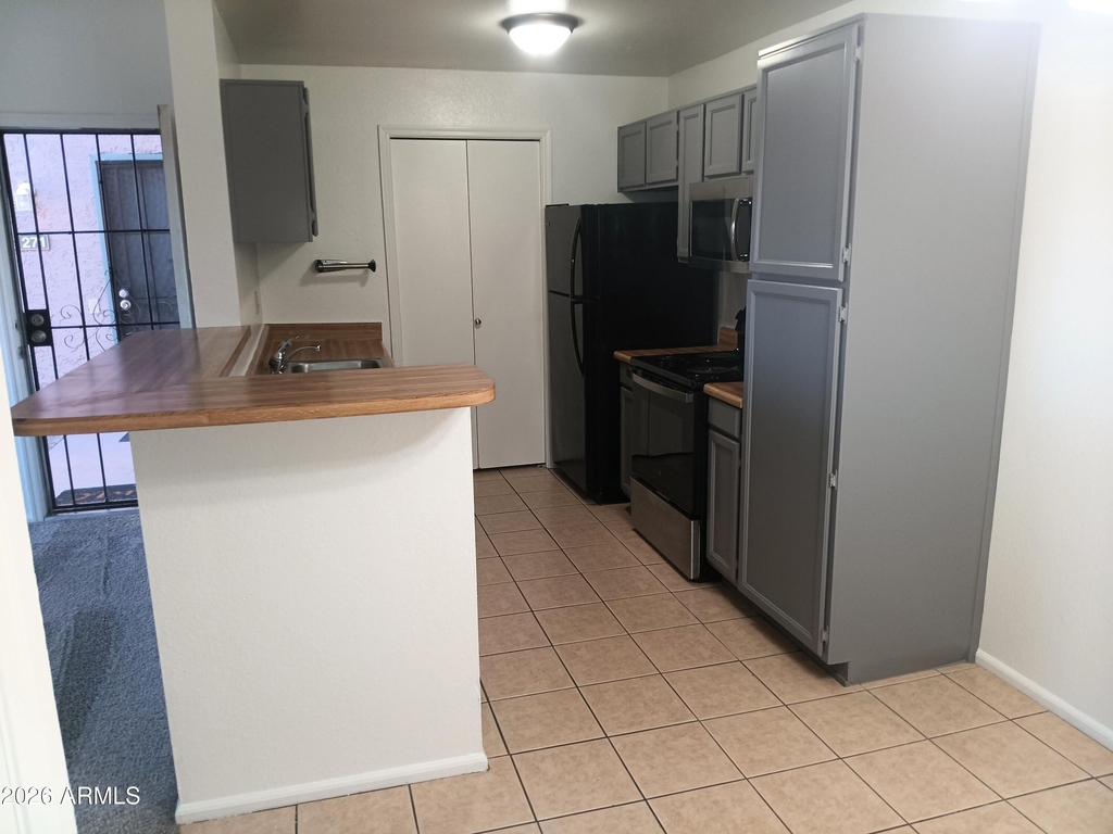 623 W Guadalupe Road - Photo 4