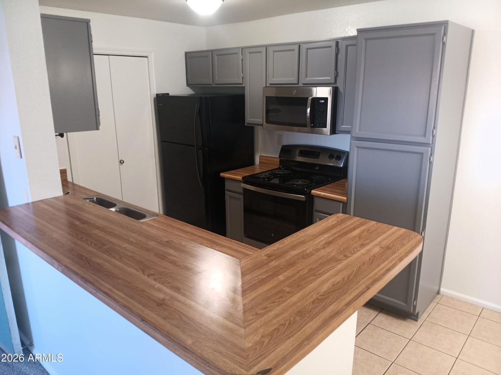 623 W Guadalupe Road - Photo 5