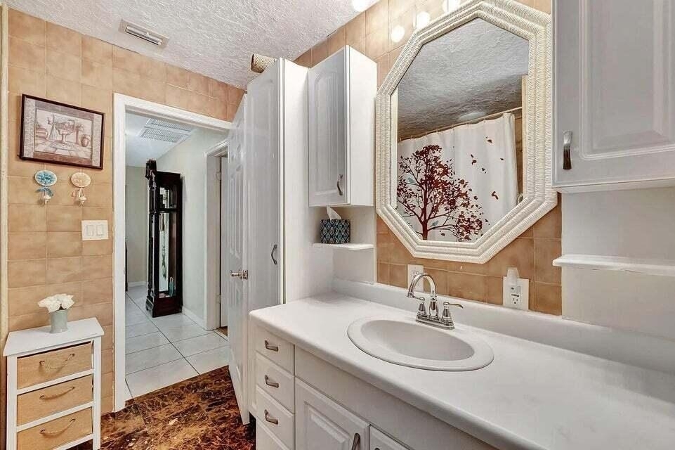 7187 Thompson Road - Photo 36
