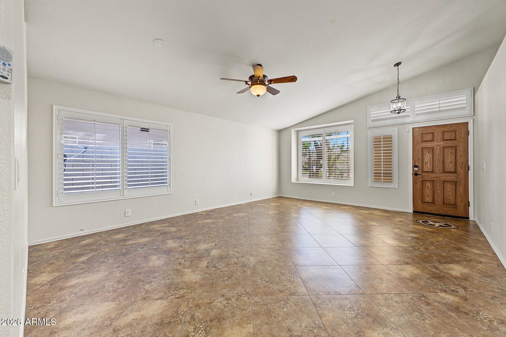 92 W Ivanhoe Street - Photo 6