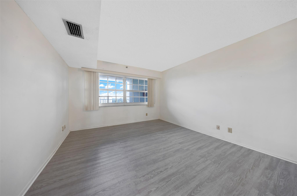 625 Oaks Drive - Photo 11