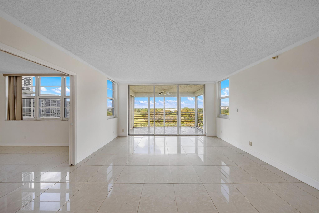 625 Oaks Drive - Photo 1