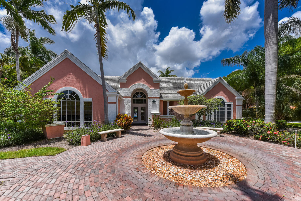 1001 Crystal Way - Photo 37