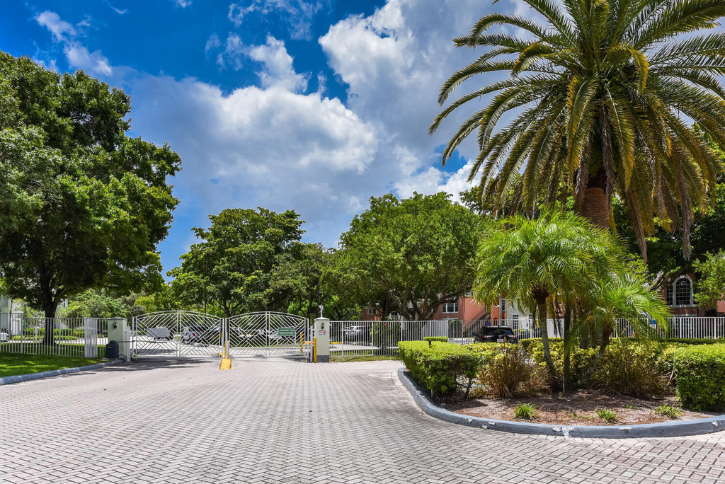 1001 Crystal Way - Photo 30