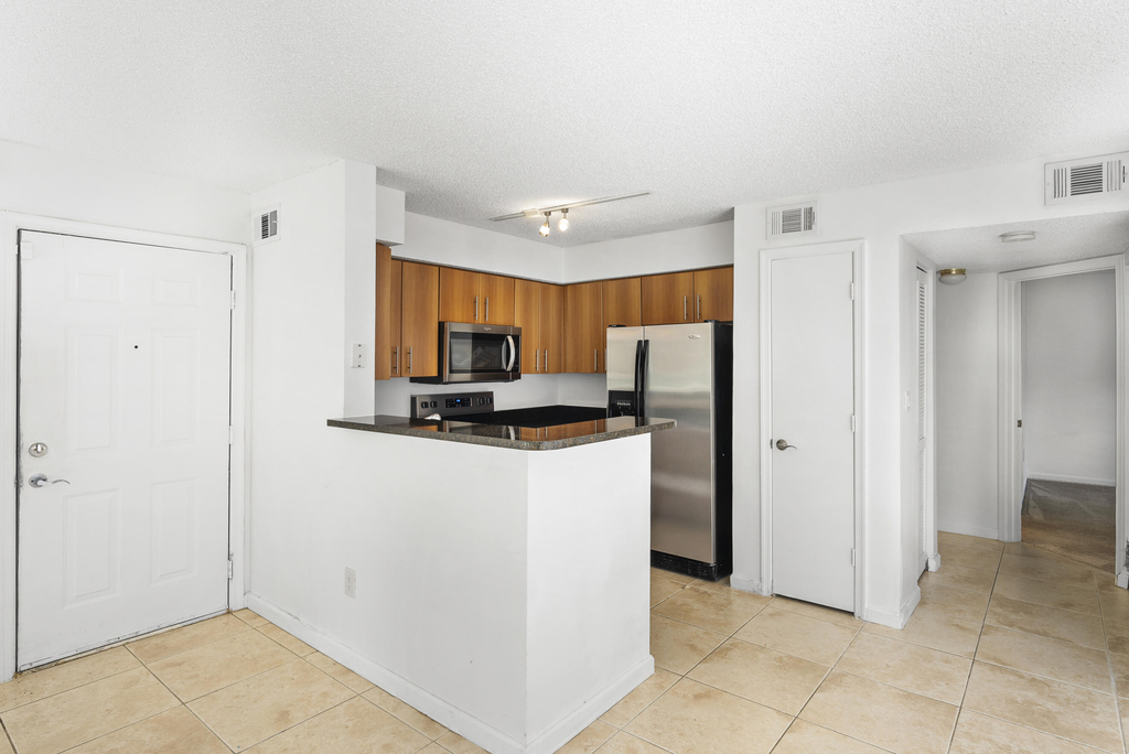 1001 Crystal Way - Photo 4