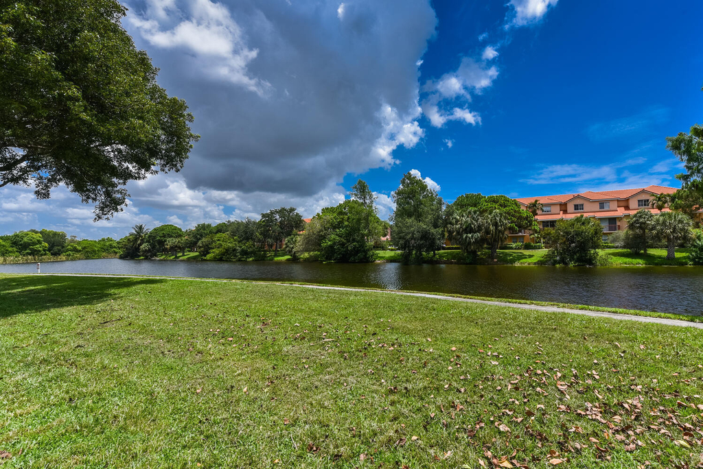 1001 Crystal Way - Photo 32