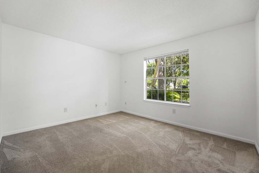 1001 Crystal Way - Photo 6