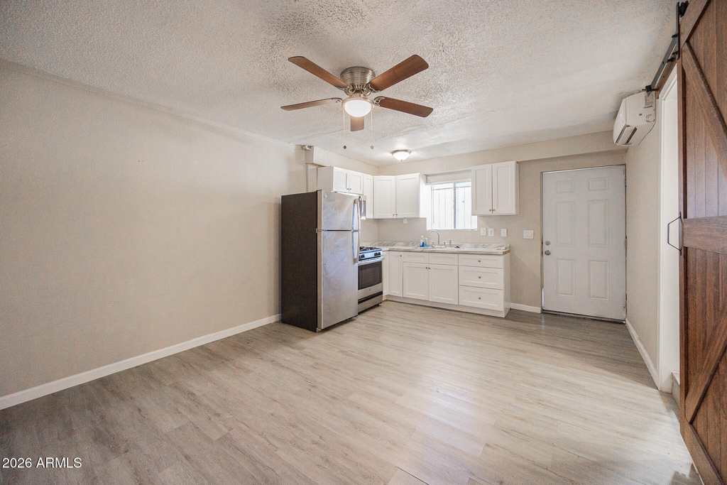7153 N 62nd Avenue - Photo 7
