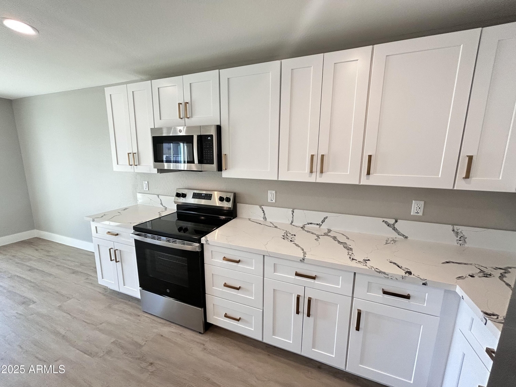833 W Dobbins Road - Photo 7