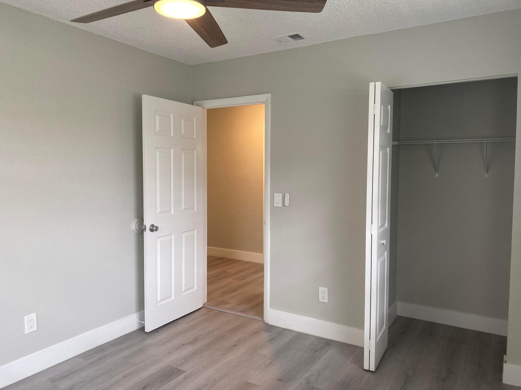 11432 Nw 43rd Street - Photo 22